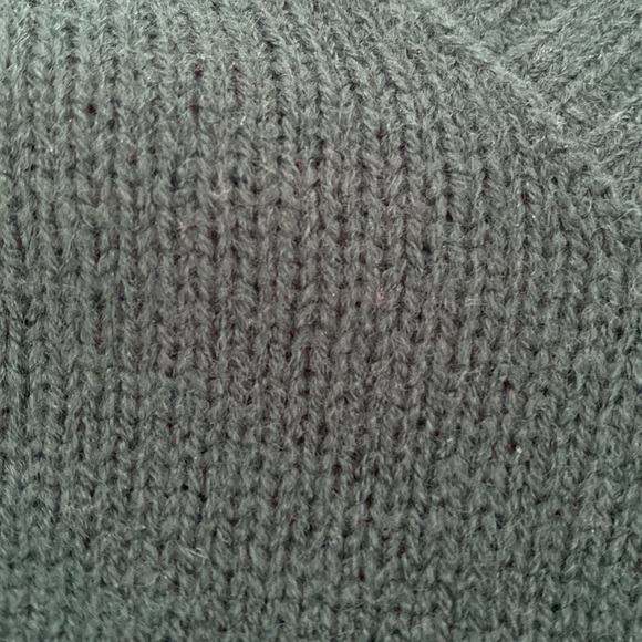 Teel green cropped knitted sweater from H&M. With V-neck - Picture 2 of 4